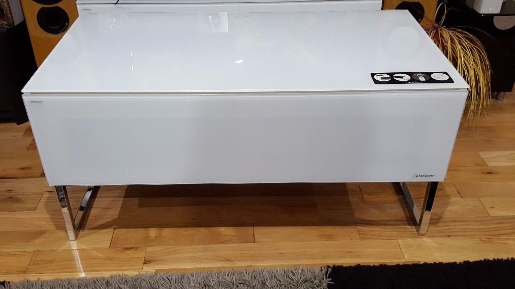 Atraktivní TV stolek NORSTONE KHALM 100cm bílý 